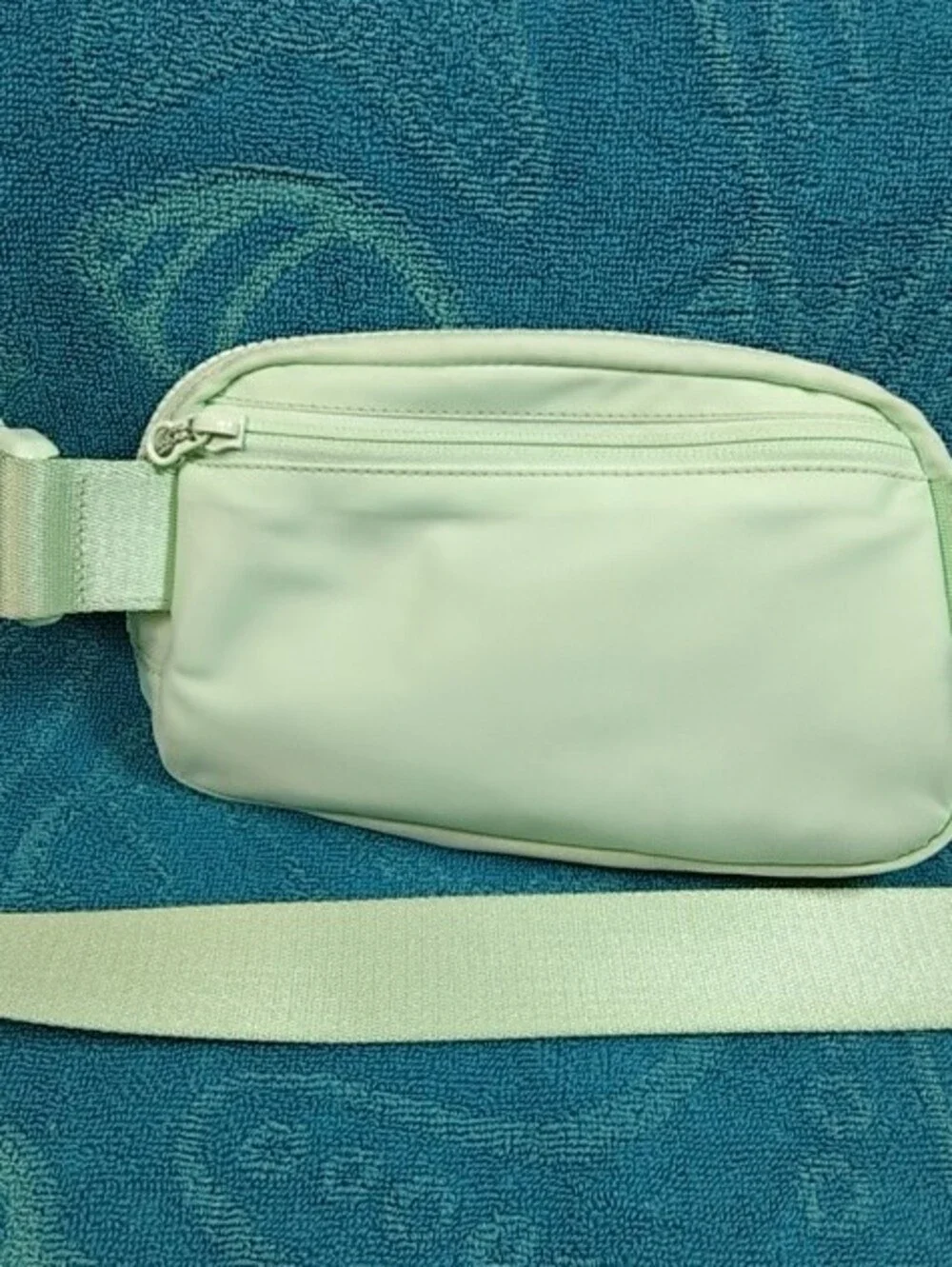 lululemon athletica Mint Green Crossbody/Fanny Pack